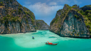 4 Phi Le Bay